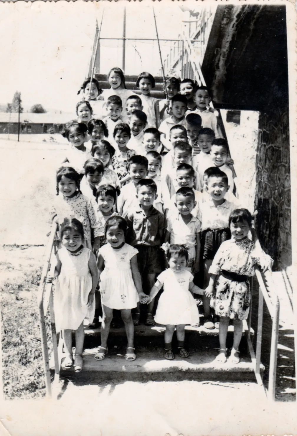 1976年幼兒春游活動(dòng).jpg 圖片