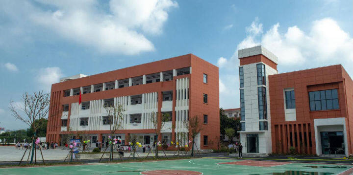 京山小學(xué)開發(fā)區(qū)校區(qū)新教學(xué)樓（李瓊&nbsp;攝）